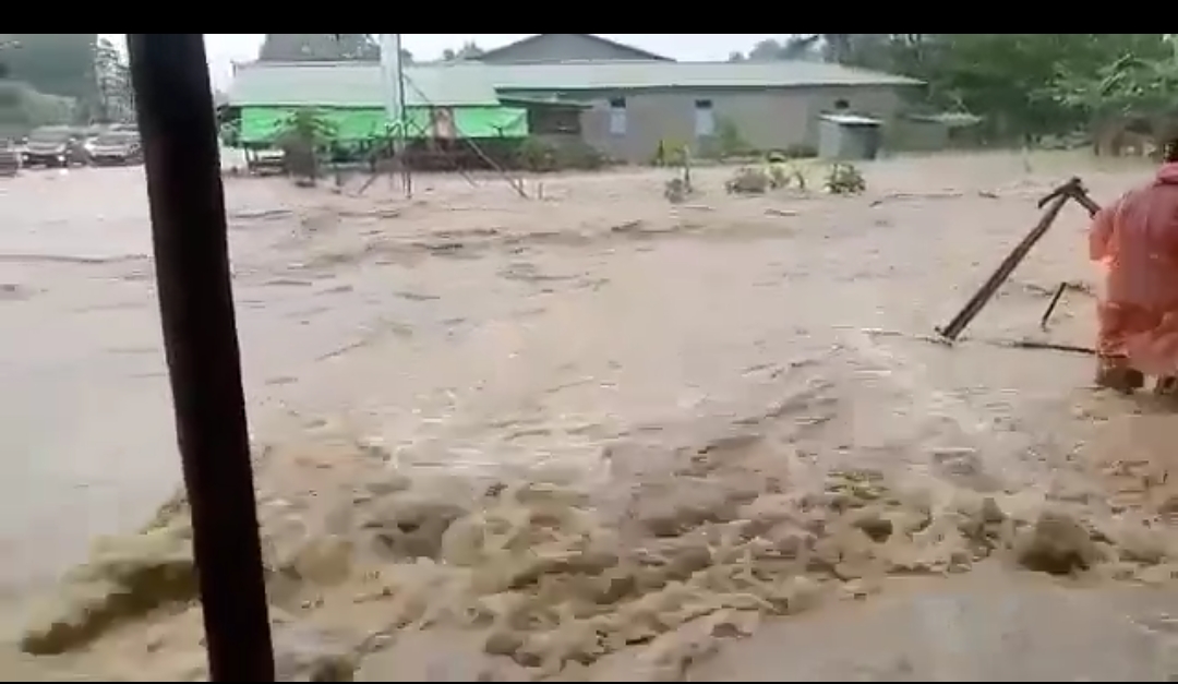 Kawasan Kota Singkawang Di Landa Banjir Mediatrapnews