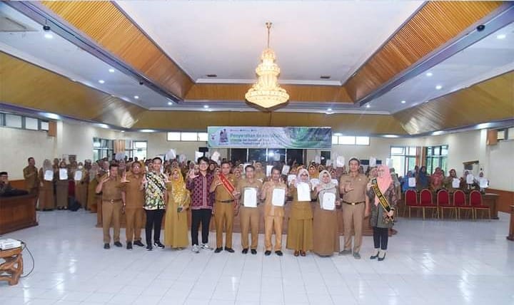 Bupati Batanghari Menerima Penghargaan Rekor Muri Dalam Capaian