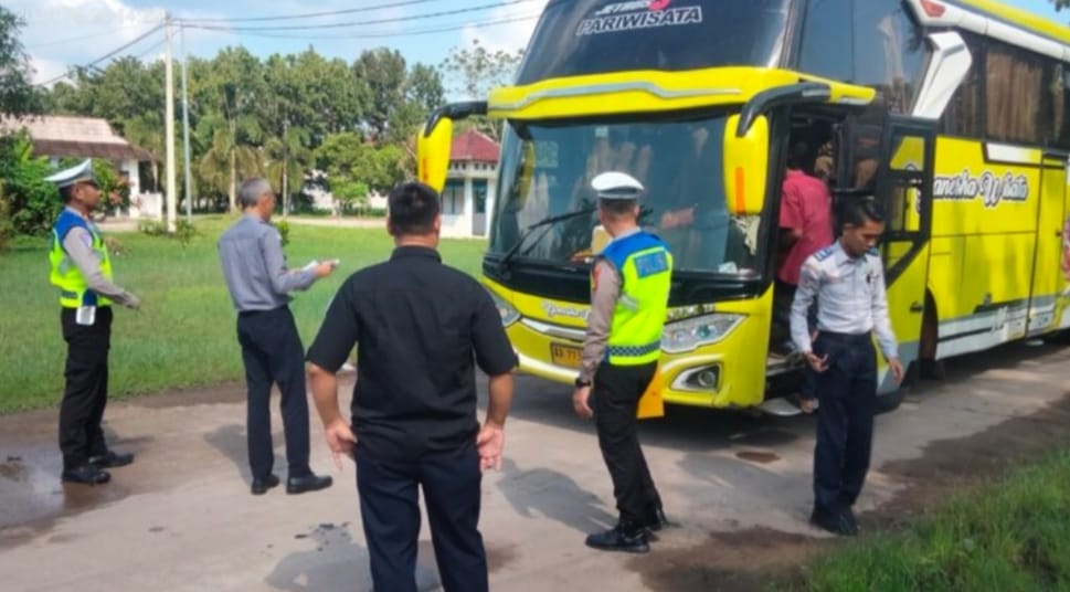 Satuan Lalu Lintas Polres OKI Dan BPTD Lakukan Ramp Check Mediatrapnews