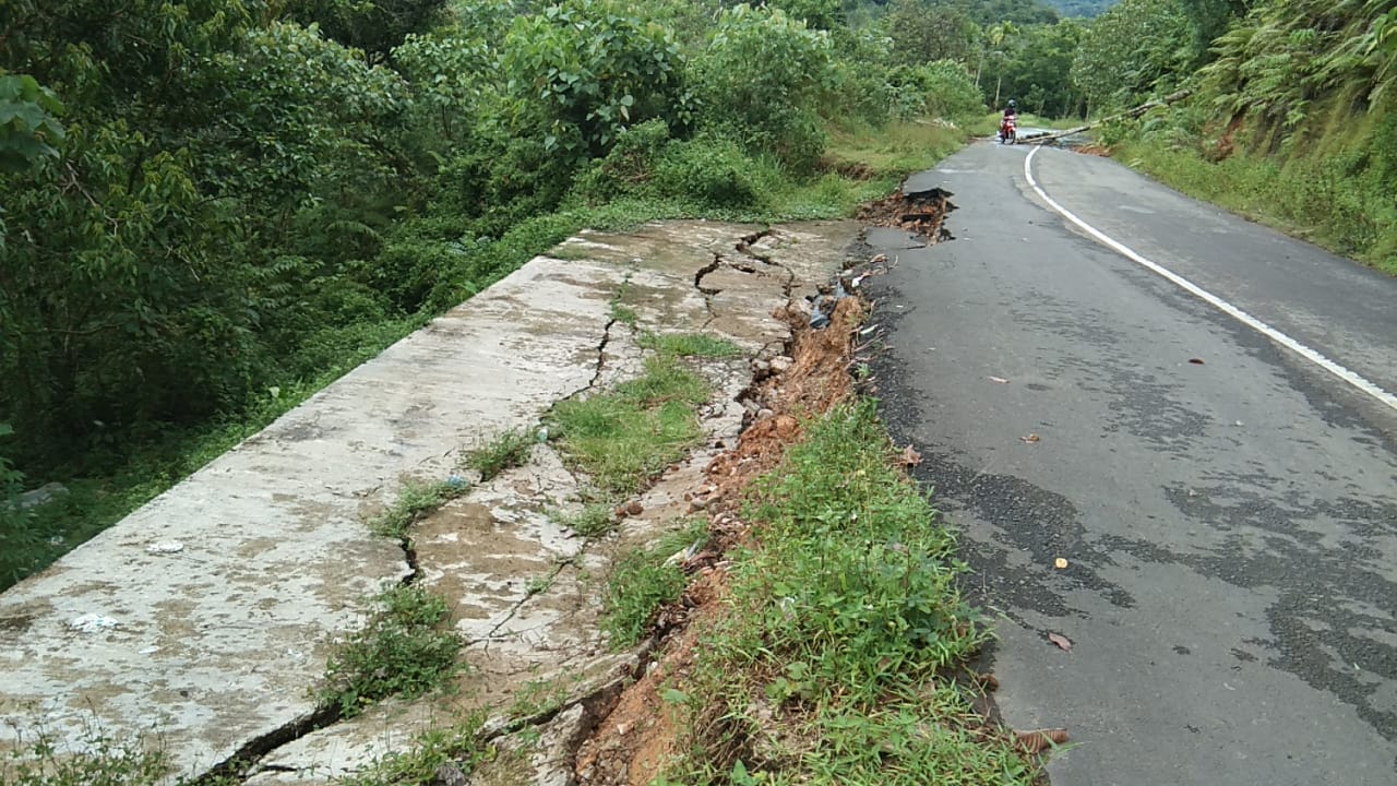 Longsor Dan Banjir Bandang Hampir Seluruh Kecamatan Di Kabupaten ...