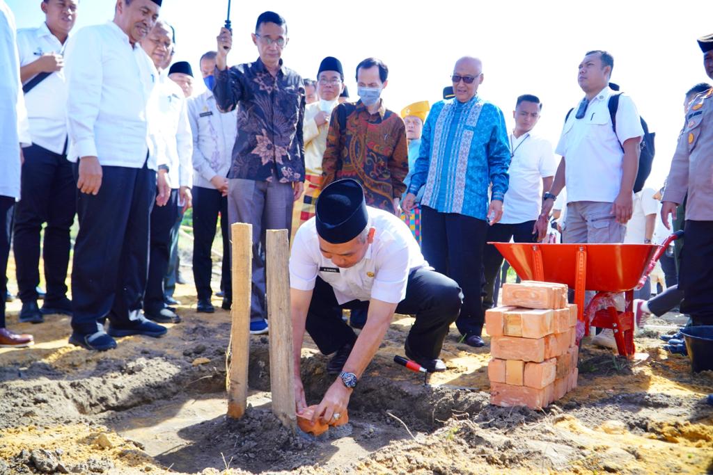 Bersama Gubernur Riau, Pj Bupati Kampar Letakkan Batu Pertama ...