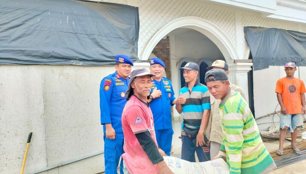 Peduli Rumah Ibadah Dit Pol Airud Polda Jambi Salurkan 100 Sak Semen