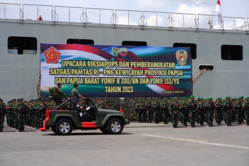 Wakil Gubernur Sumatera Selatan H Mawardi Yahya Dampingi Panglima TNI Lepas Keberangkatan